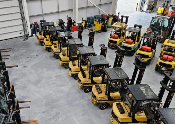 Multiple Used Yale forklifts