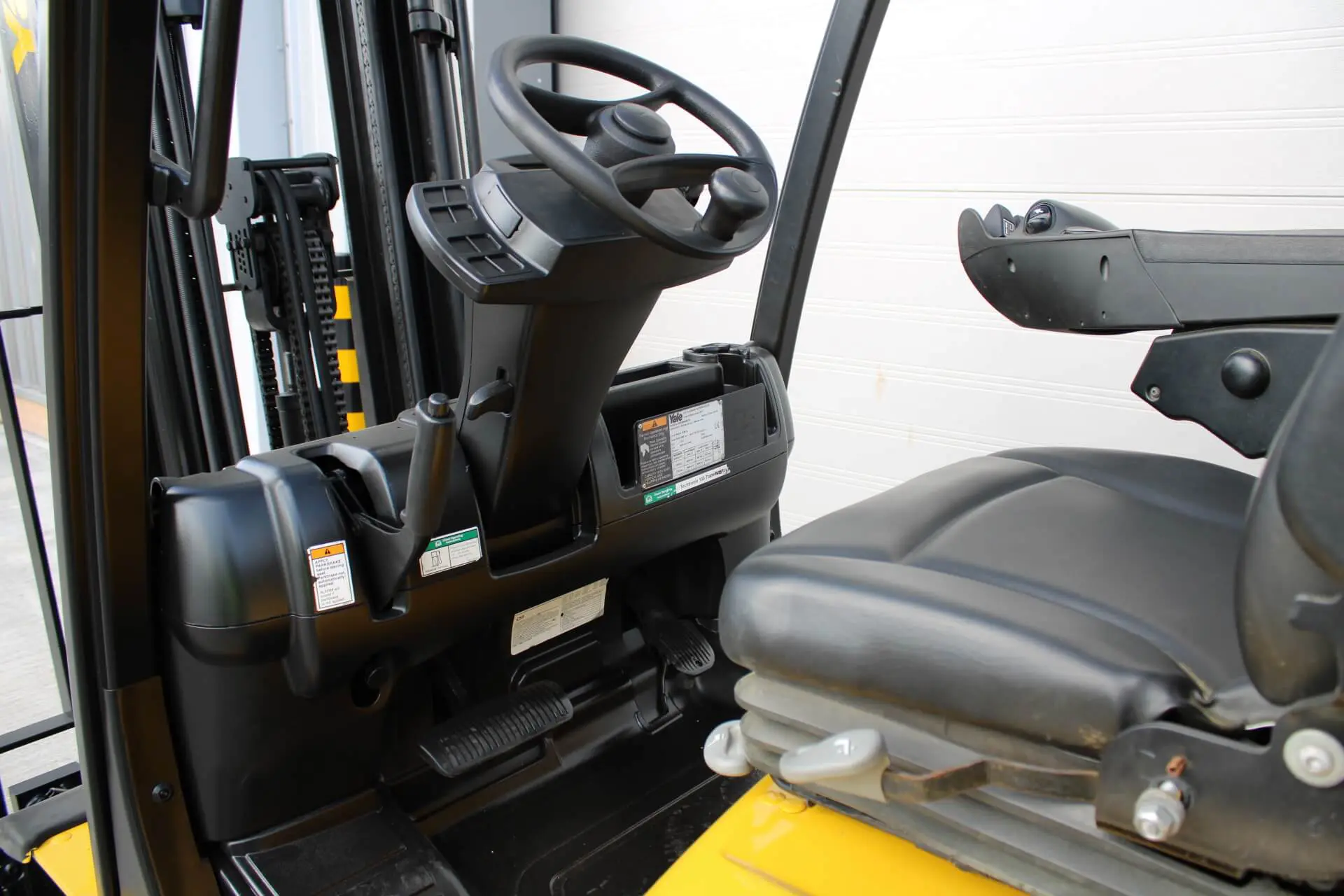 Yale GDP25VX Forklift seat and wheel