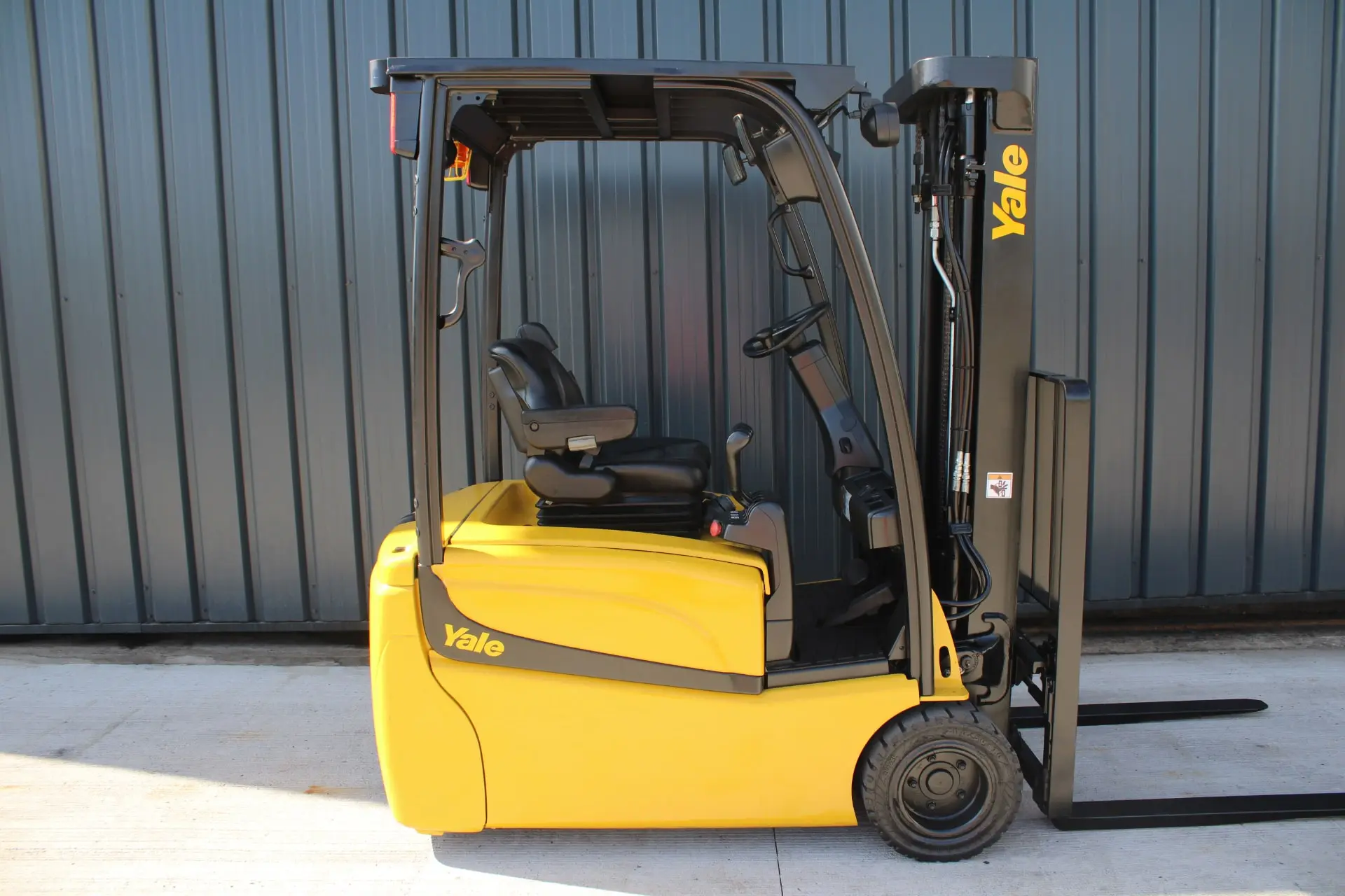 Yale ERP18VT Electric Forklift Truck (8)
