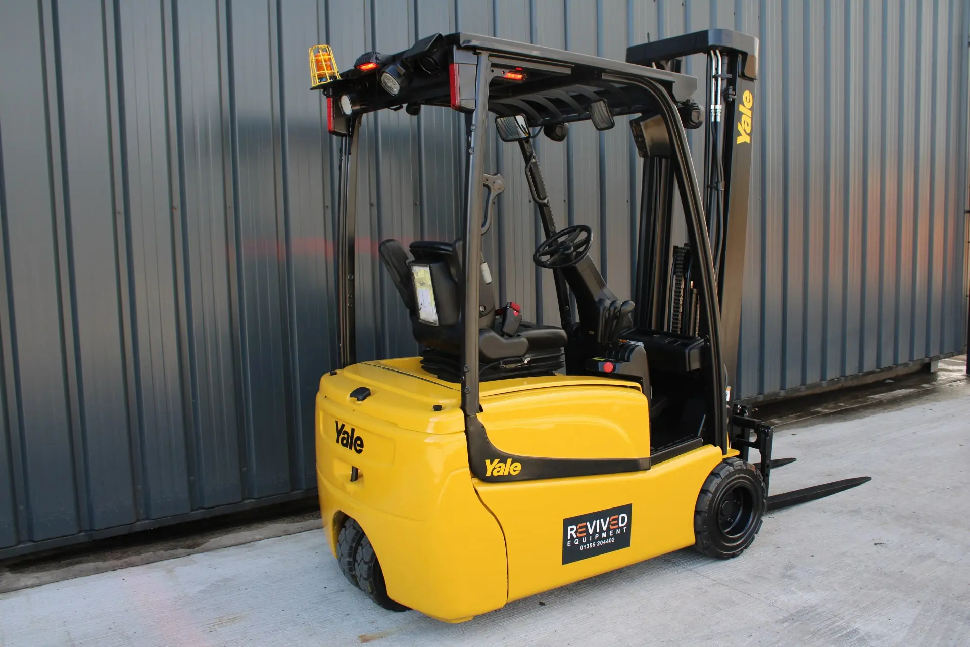 Yale ERP20VT 3-wheel electric forklift (2)