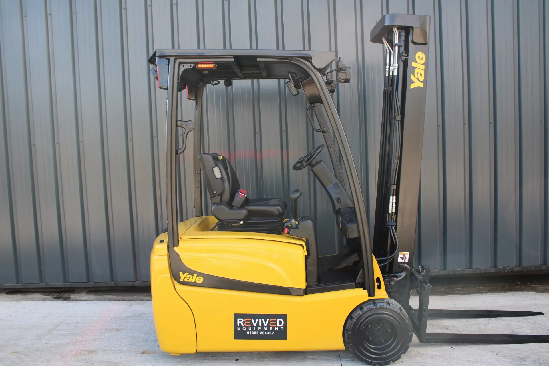 Yale ERP20VT 3-wheel electric forklift (3)