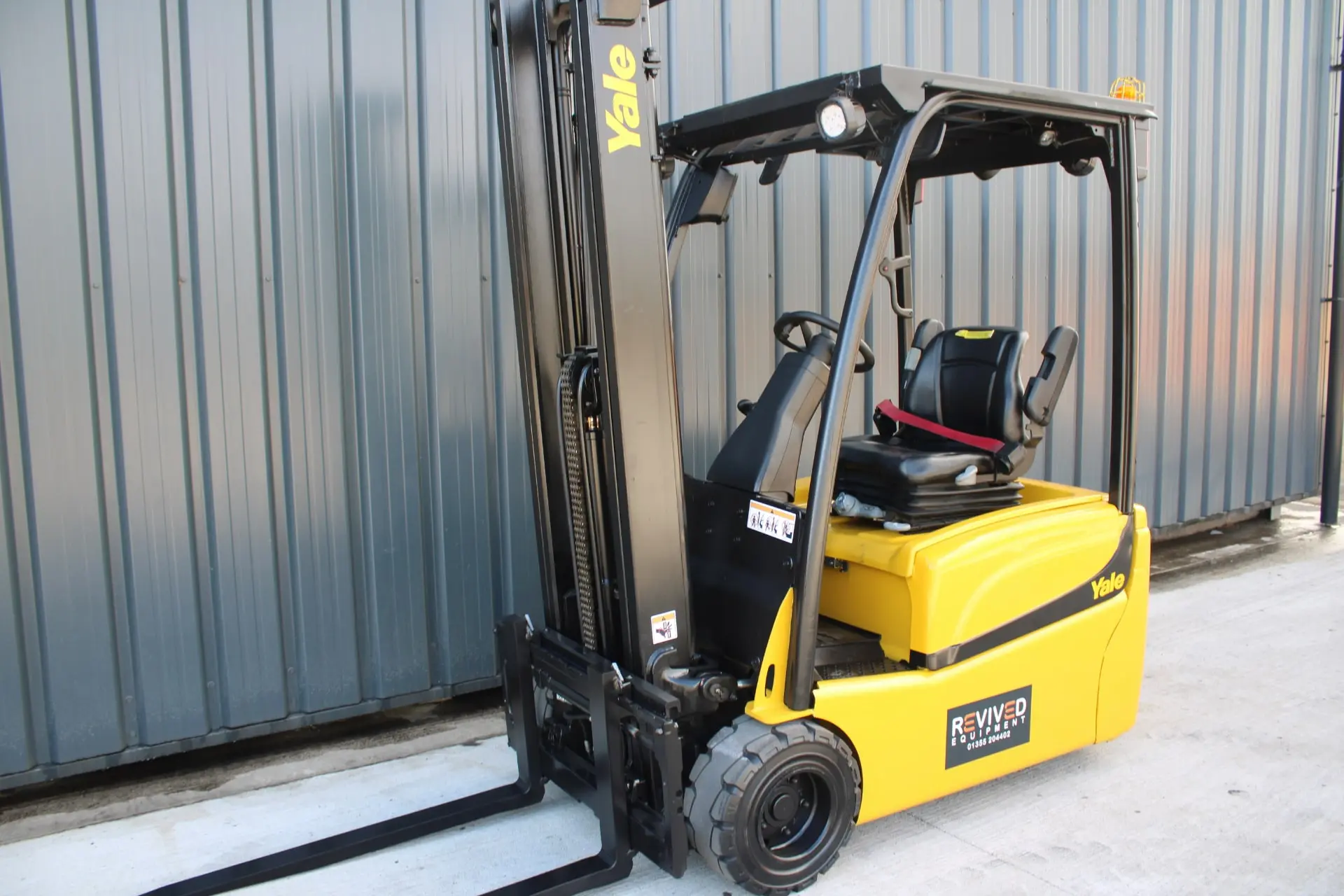 Yale ERP20VT 3-wheel electric forklift (5)