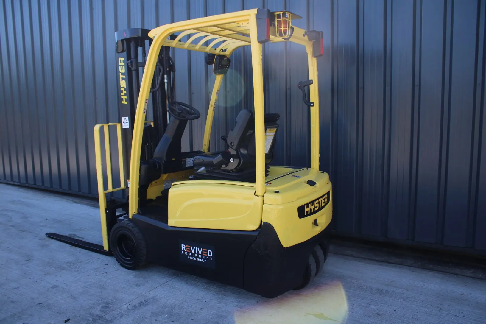 Hyster J1.8XNT 4-Wheel Electric Forklift (3)