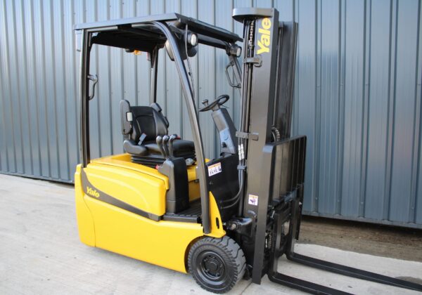 YALE ERP16VT Electric Forklift