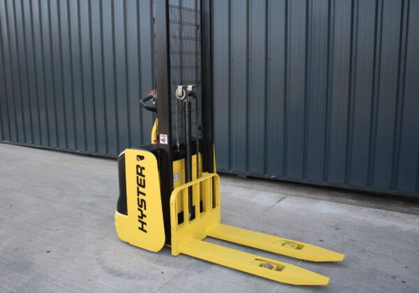 HYSTER S1.0E Electric Stacker Truck