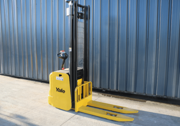 YALE MS16AC Pedestrian High Lift Stacker